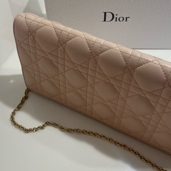 Authentic Lady Dior Pouch. Baby lamb in baby pink. Champagne colour chain. - Picture 4 of 7